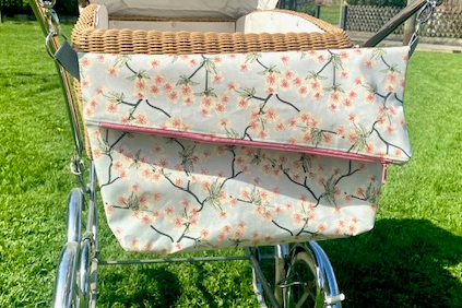 wasserfeste Kinderwagentasche - Kirschblütendesign mit  farblich passenden Gurt
